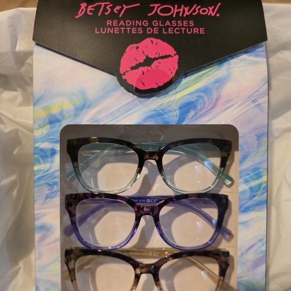 Betsey Johnson Accessories - Betsey Johnson Reading Glasses Set